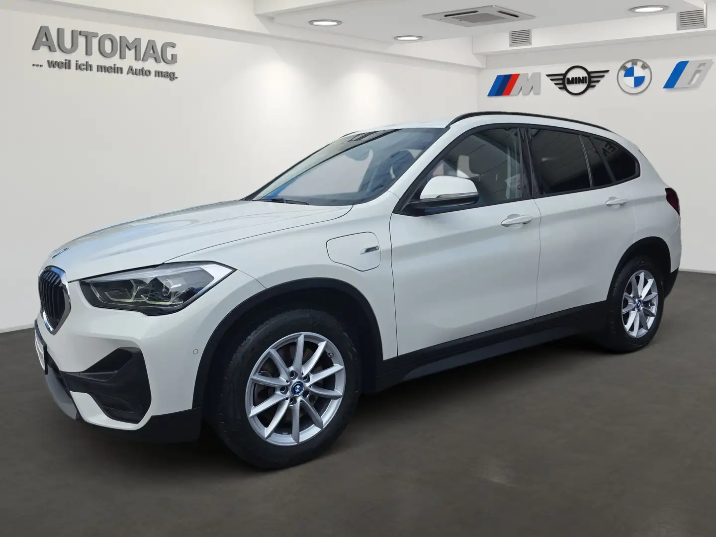 BMW X1 xDrive25e Panoramadach*LED*Navi*PDC*Sitzheizung*17 Weiß - 1