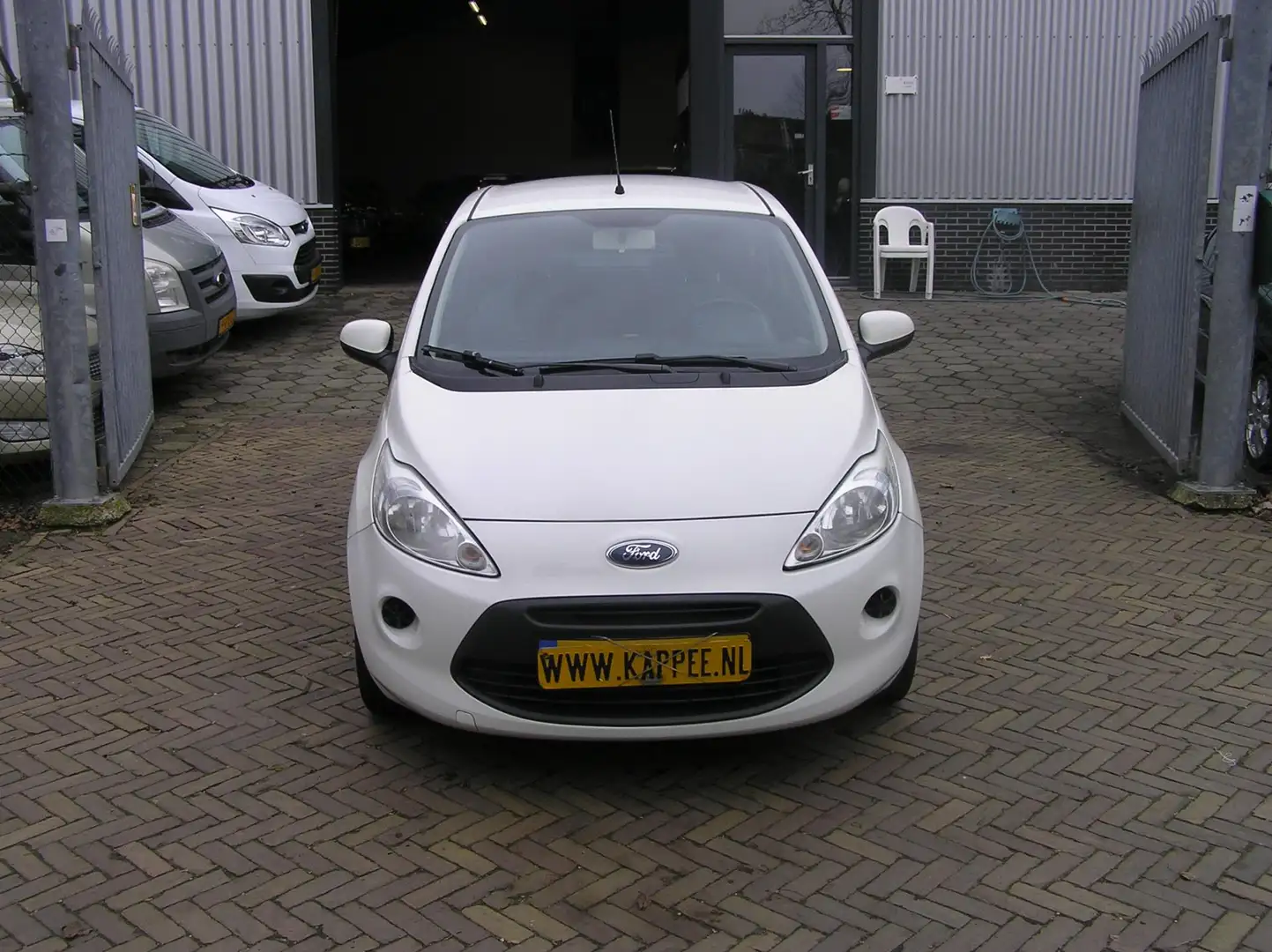 Ford Ka/Ka+ 1.2 Cool & Sound start/stop 110 d km nap 1e eigena Weiß - 2