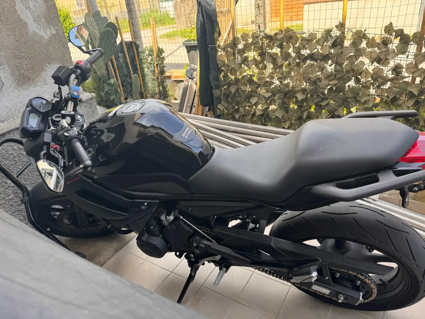 Yamaha XJ 6 Fekete - 1