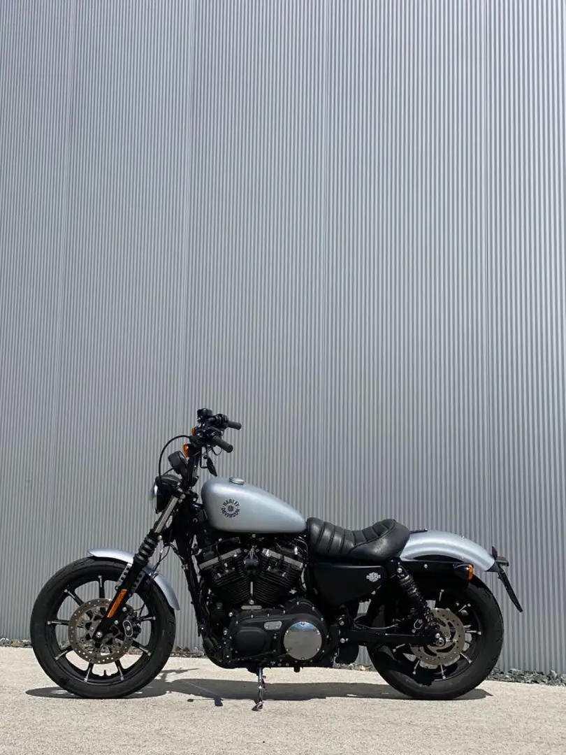 Harley-Davidson Sportster Iron 883 Silber - 1