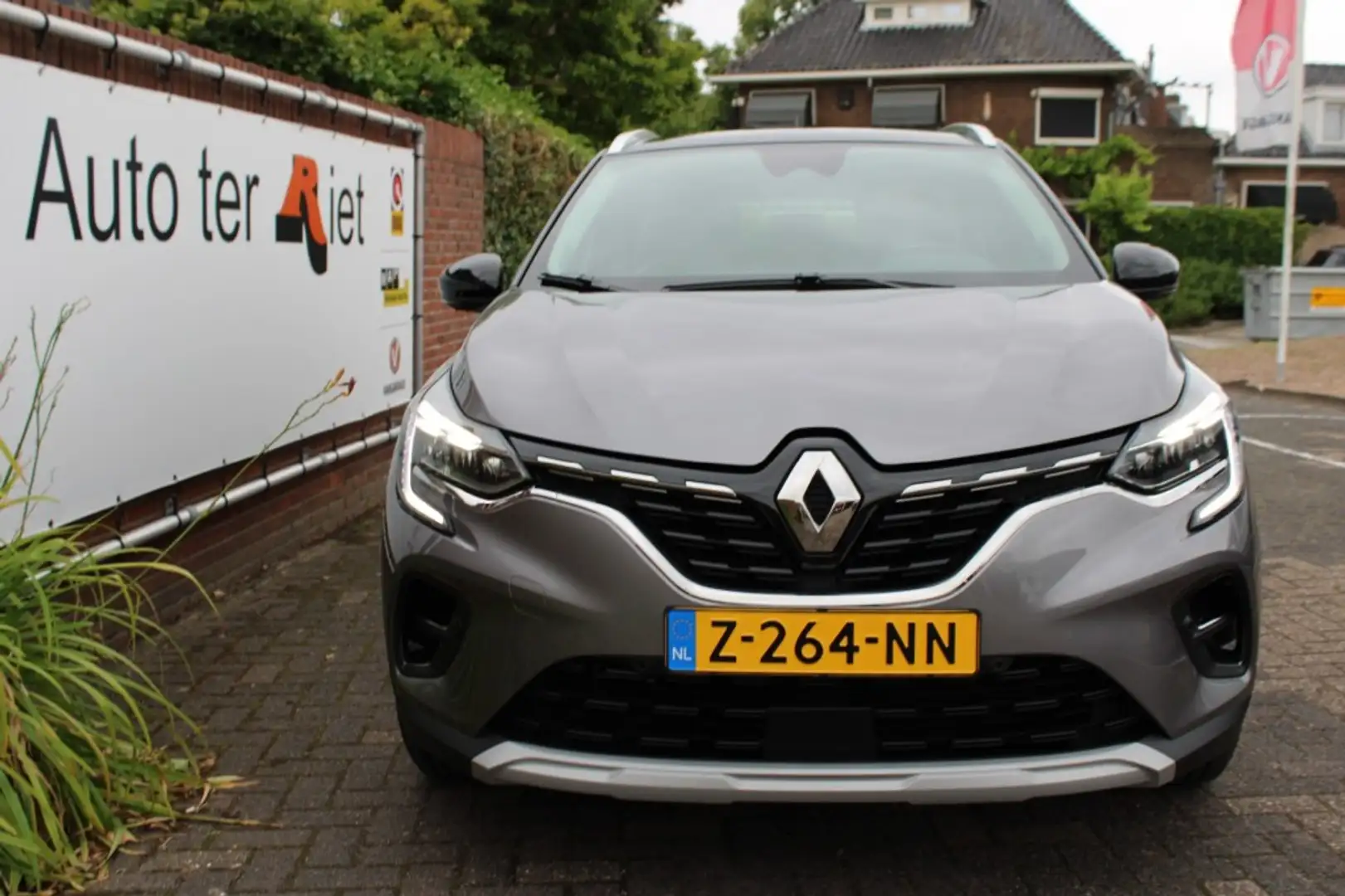 Renault Captur TCe 101 pk Intens camera/stoelverwarming Grigio - 2