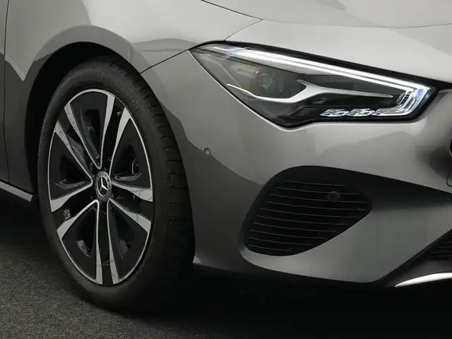 Mercedes-Benz Cla view 9
