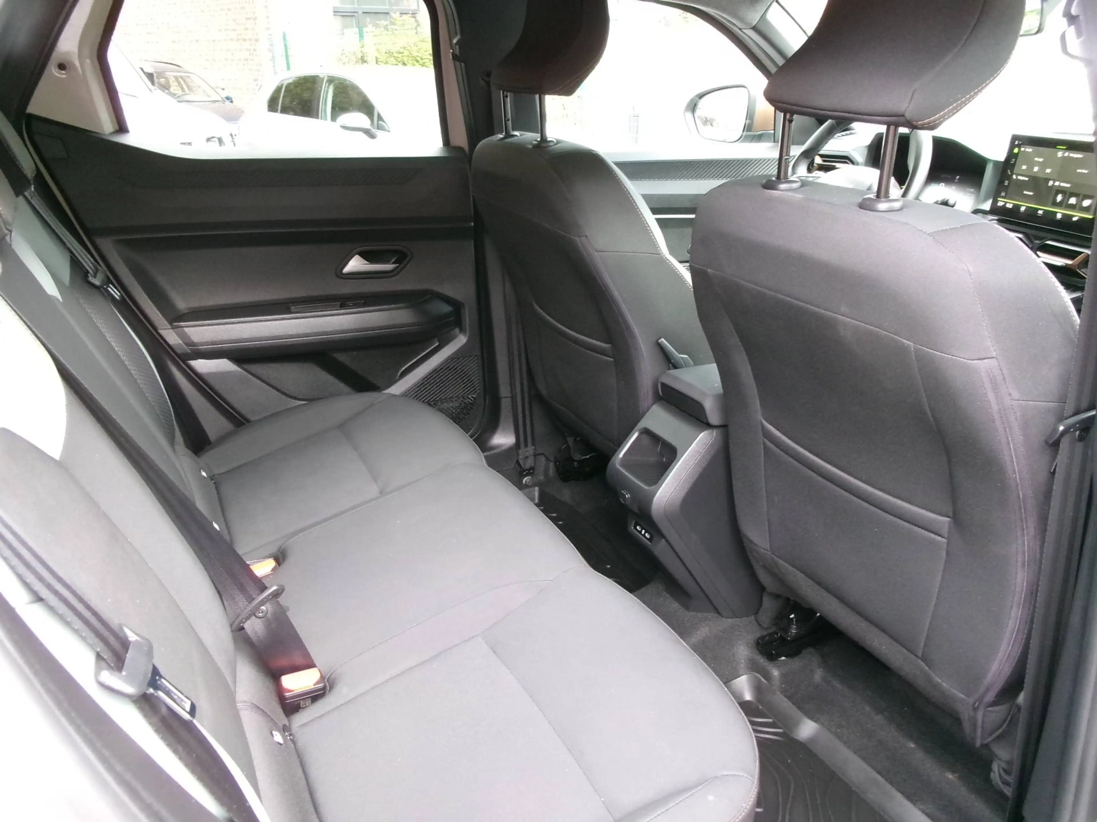 Dacia Duster EXTREME HYBRIDE 140. — photo 14