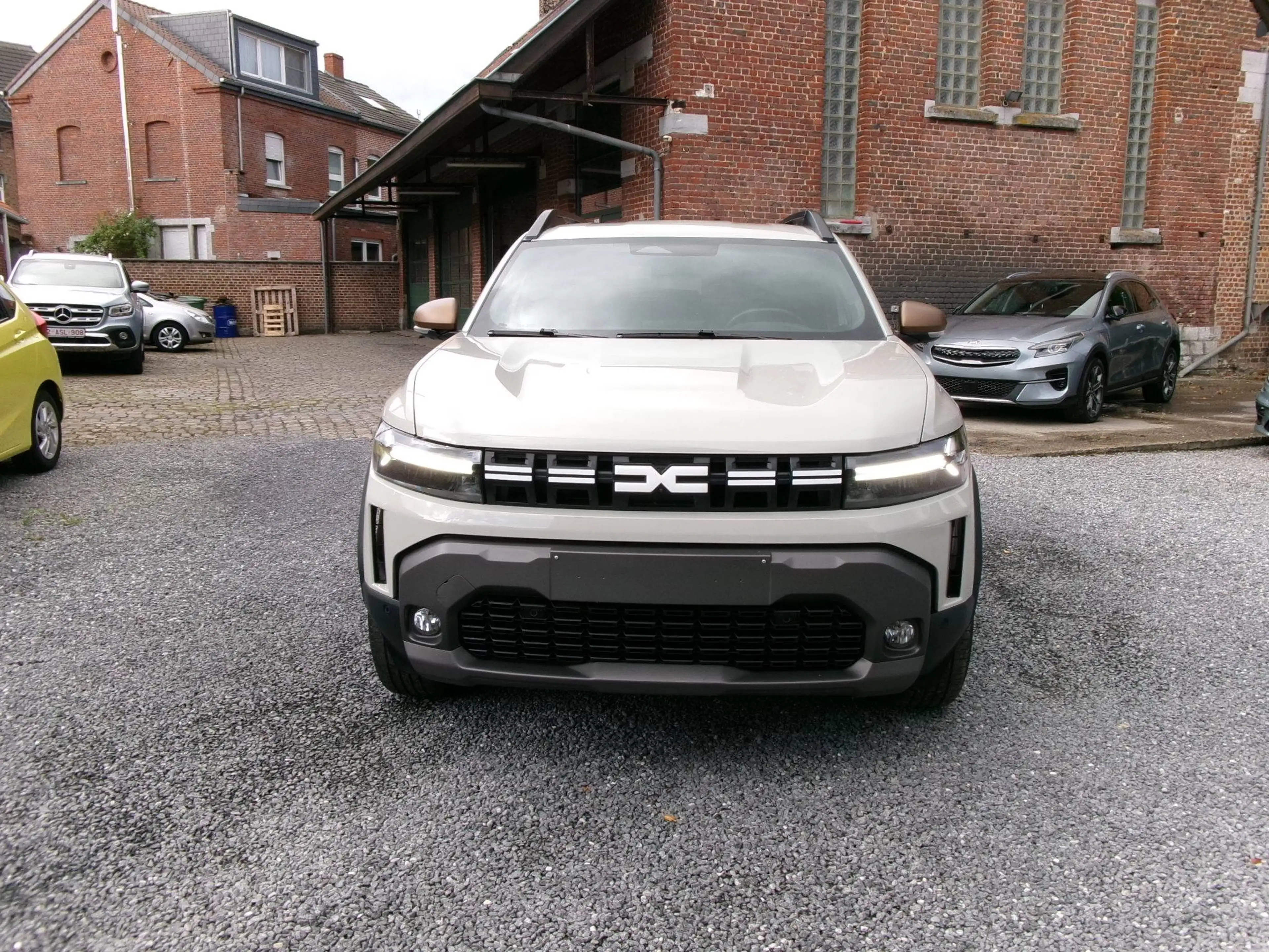 Dacia Duster EXTREME HYBRIDE 140. — photo 2