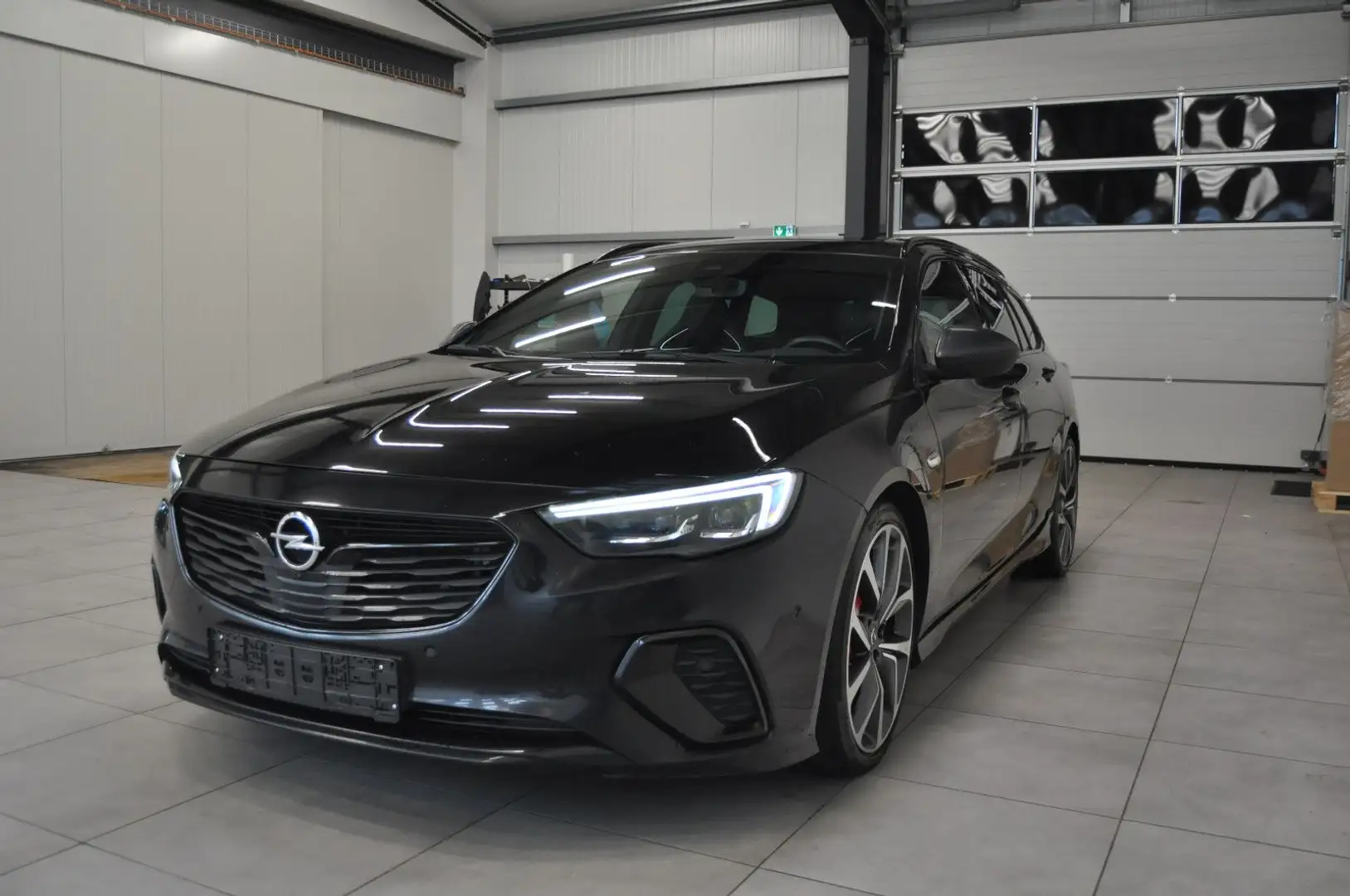 Opel Insignia B Sports Tourer GSi 4x4 Zwart - 2