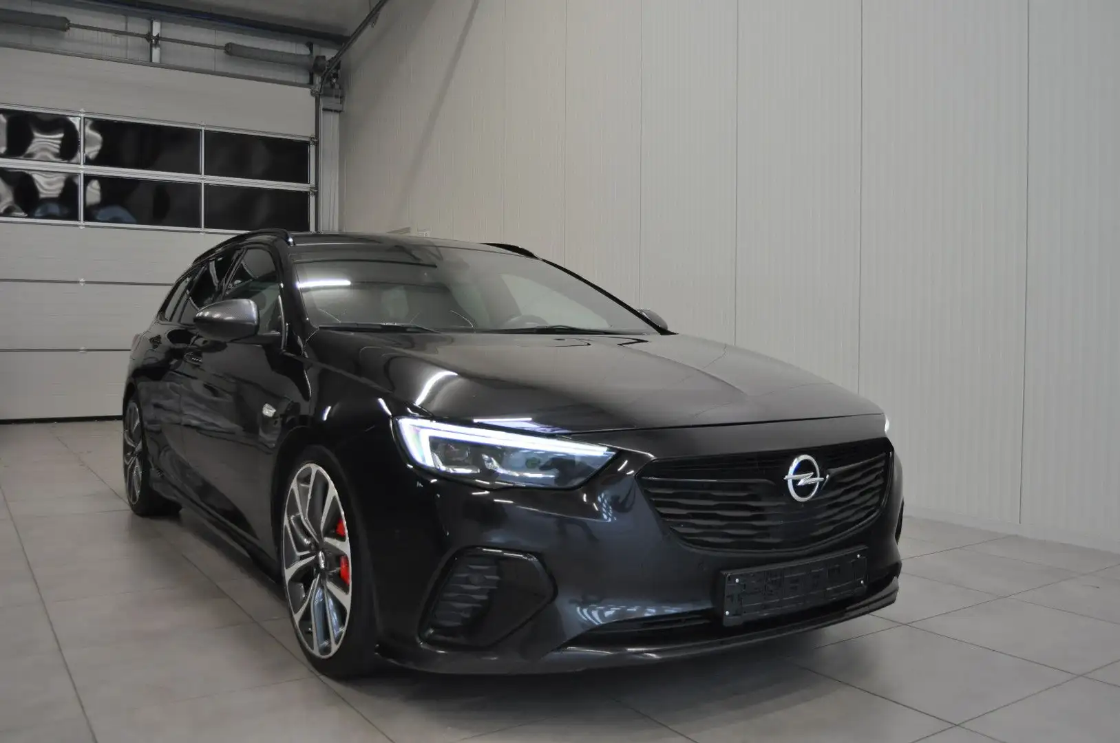 Opel Insignia B Sports Tourer GSi 4x4 Zwart - 1