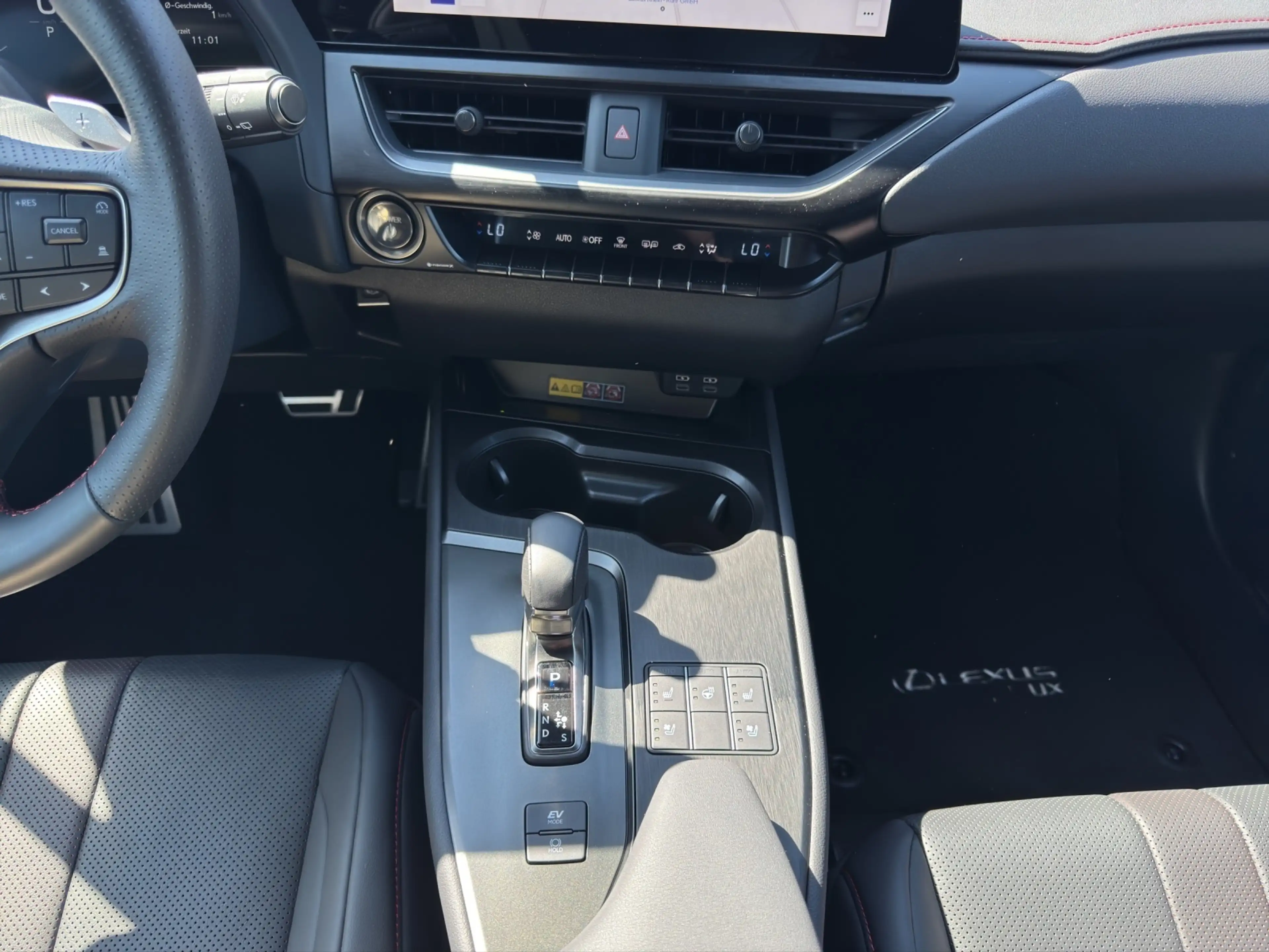 Lexus UX 250h 300h F Sport — photo 14