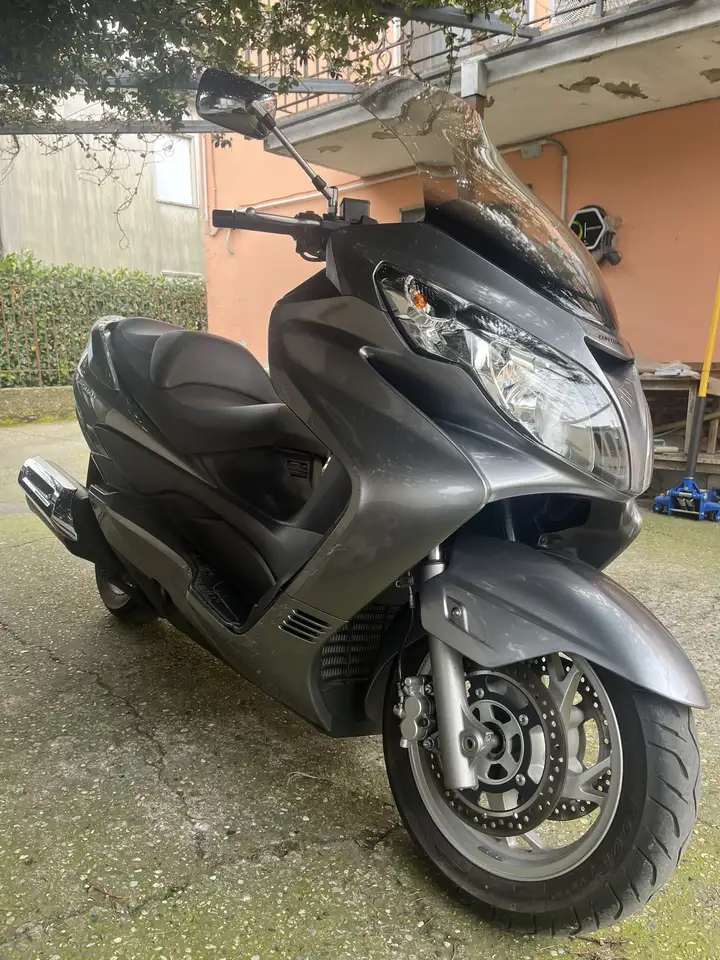 Suzuki Burgman 400