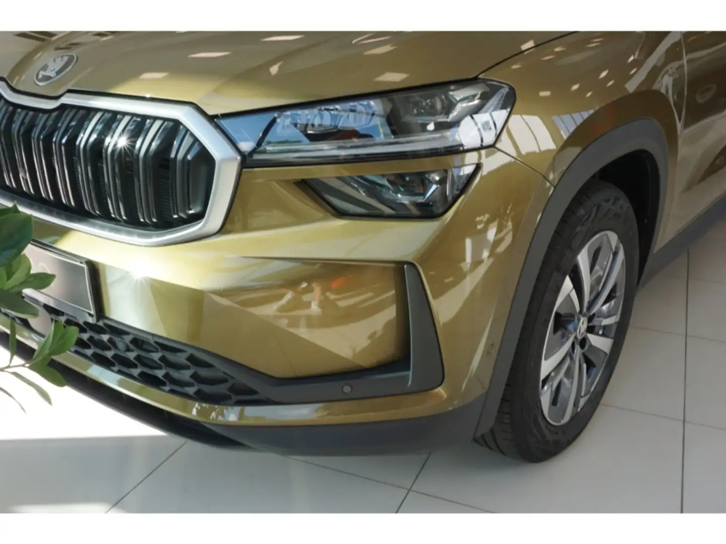 Skoda Kodiaq 2.0 TDI Selection 4x4 DSG Lounge AHK CANTON Matrix Gold - 2