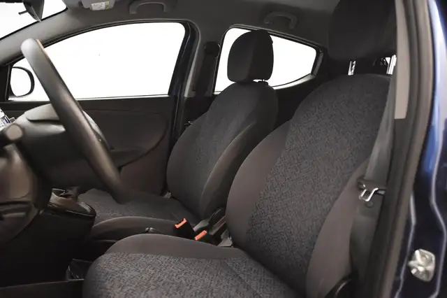 Lancia Ypsilon view 12