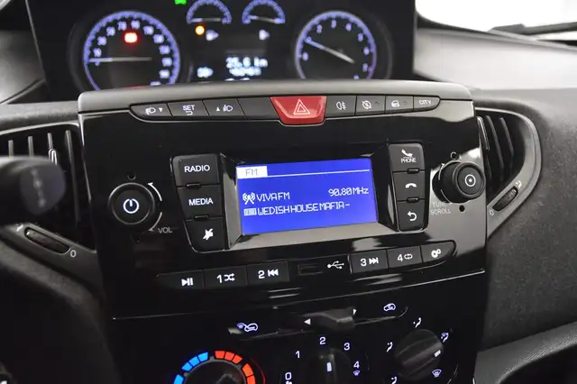 Lancia Ypsilon view 9