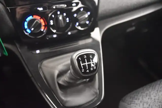 Lancia Ypsilon view 11