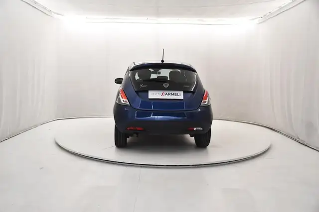 Lancia Ypsilon view 4