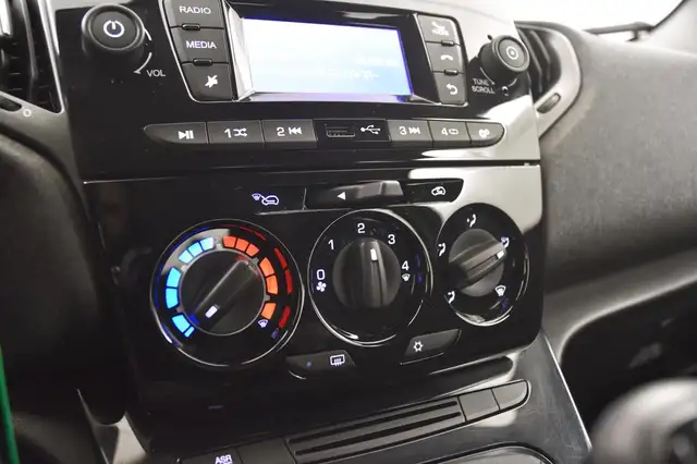 Lancia Ypsilon view 10