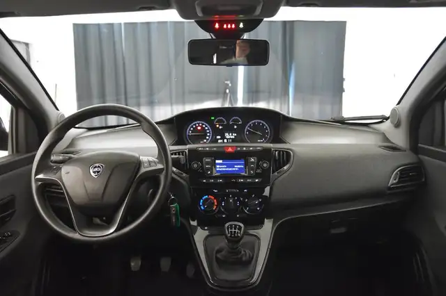 Lancia Ypsilon view 7