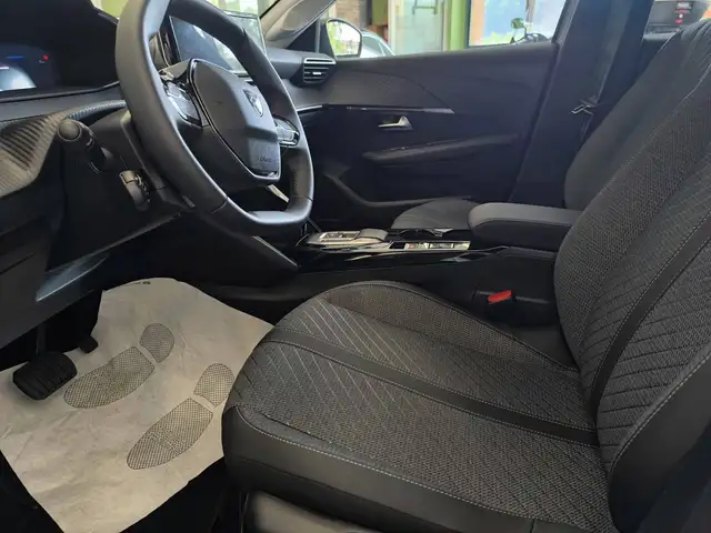 Peugeot 208 view 13