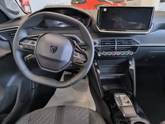 Peugeot 208 view 11