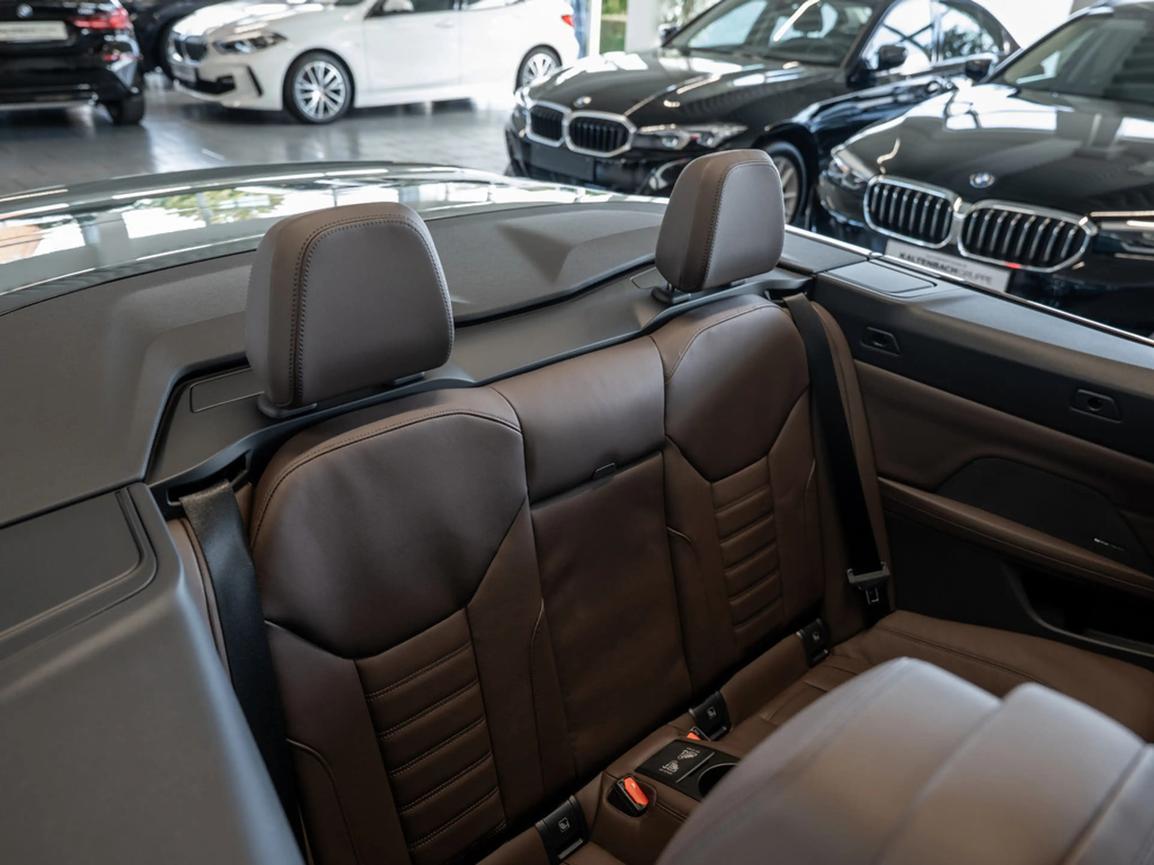BMW 420 i Cabrio FACEL. 360° LED ACC NAVI H/K SHZ — photo 9