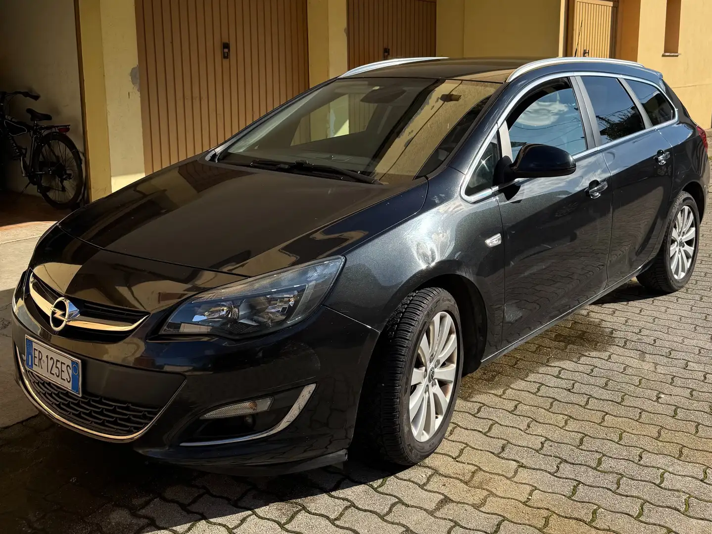 Opel Astra Astra IV 2010 Sports Tourer Sports Tourer 1.7 Nero - 1