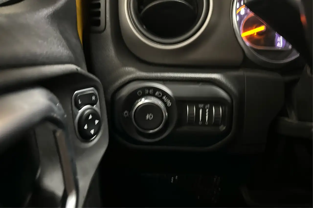 Jeep Wrangler снимка Jeep Wrangler