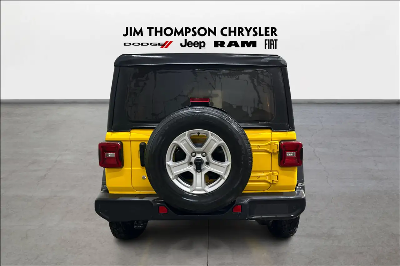Jeep Wrangler photo Jeep Wrangler