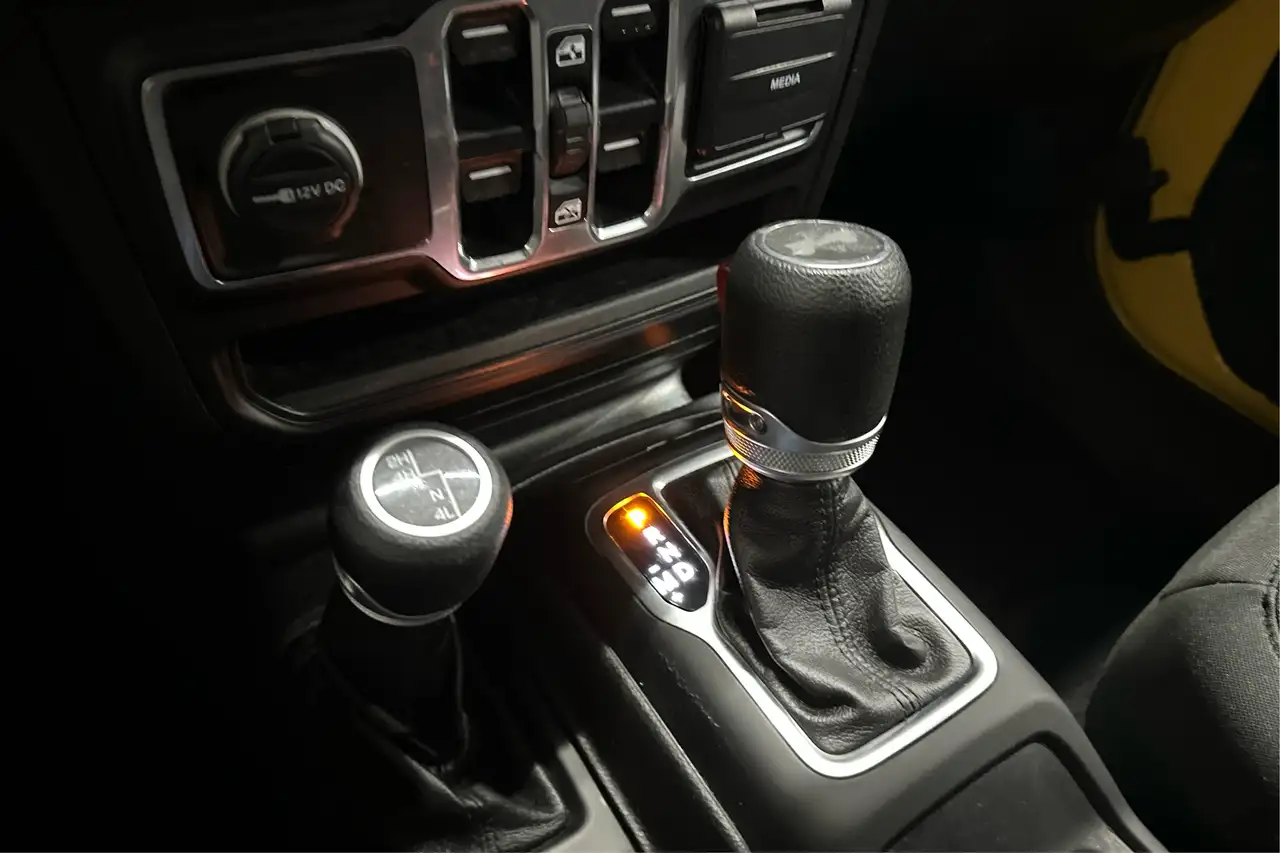 Jeep Wrangler снимка Jeep Wrangler