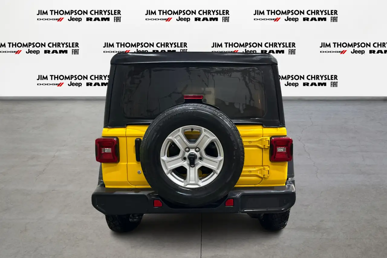 Jeep Wrangler снимка Jeep Wrangler