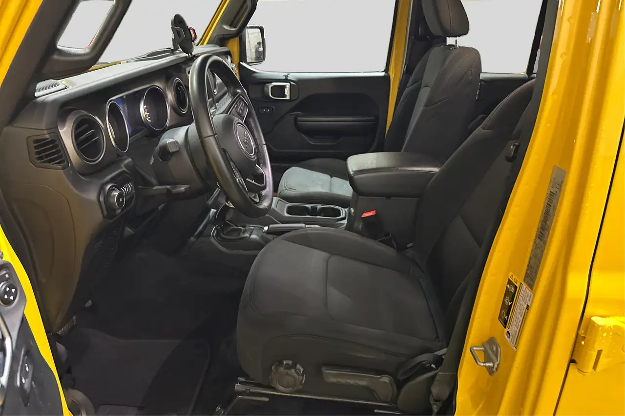Jeep Wrangler photo Jeep Wrangler