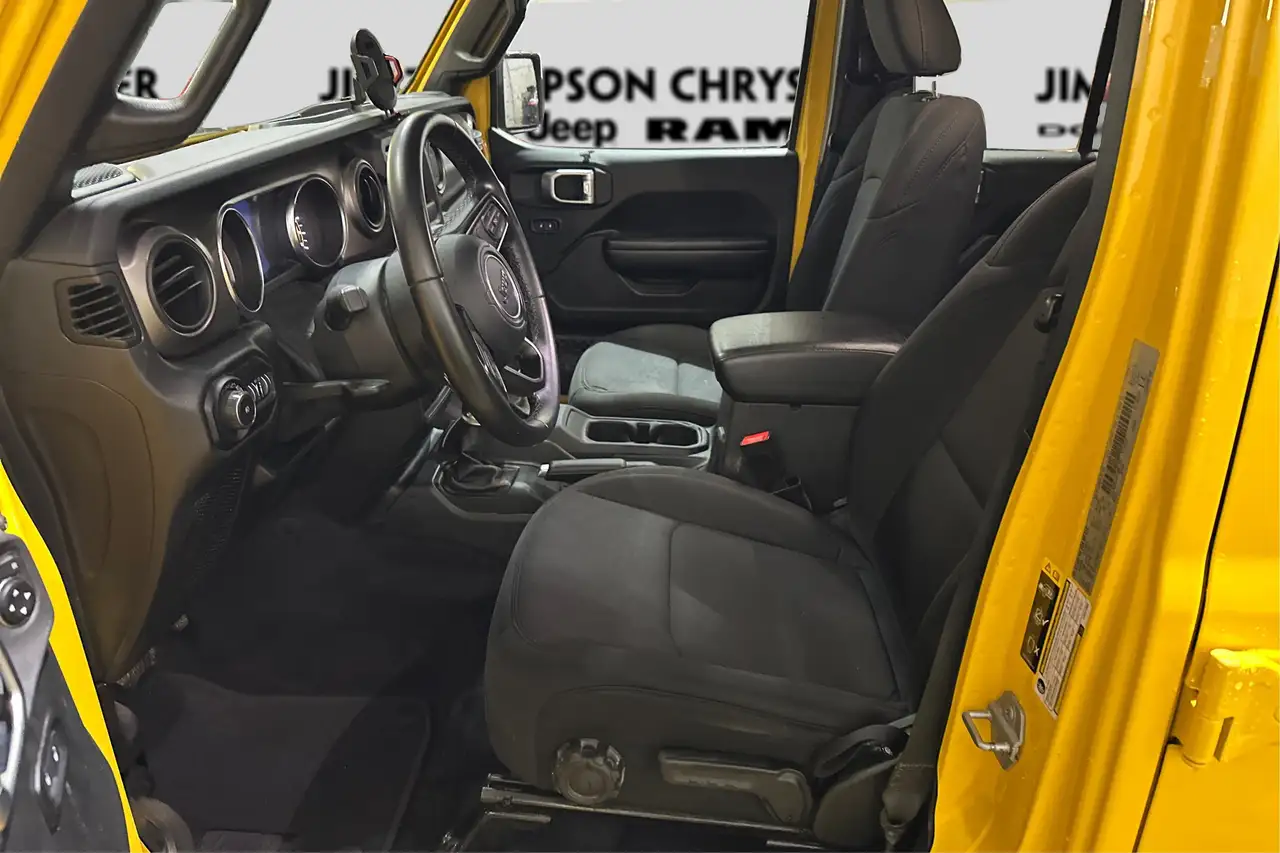Jeep Wrangler снимка Jeep Wrangler