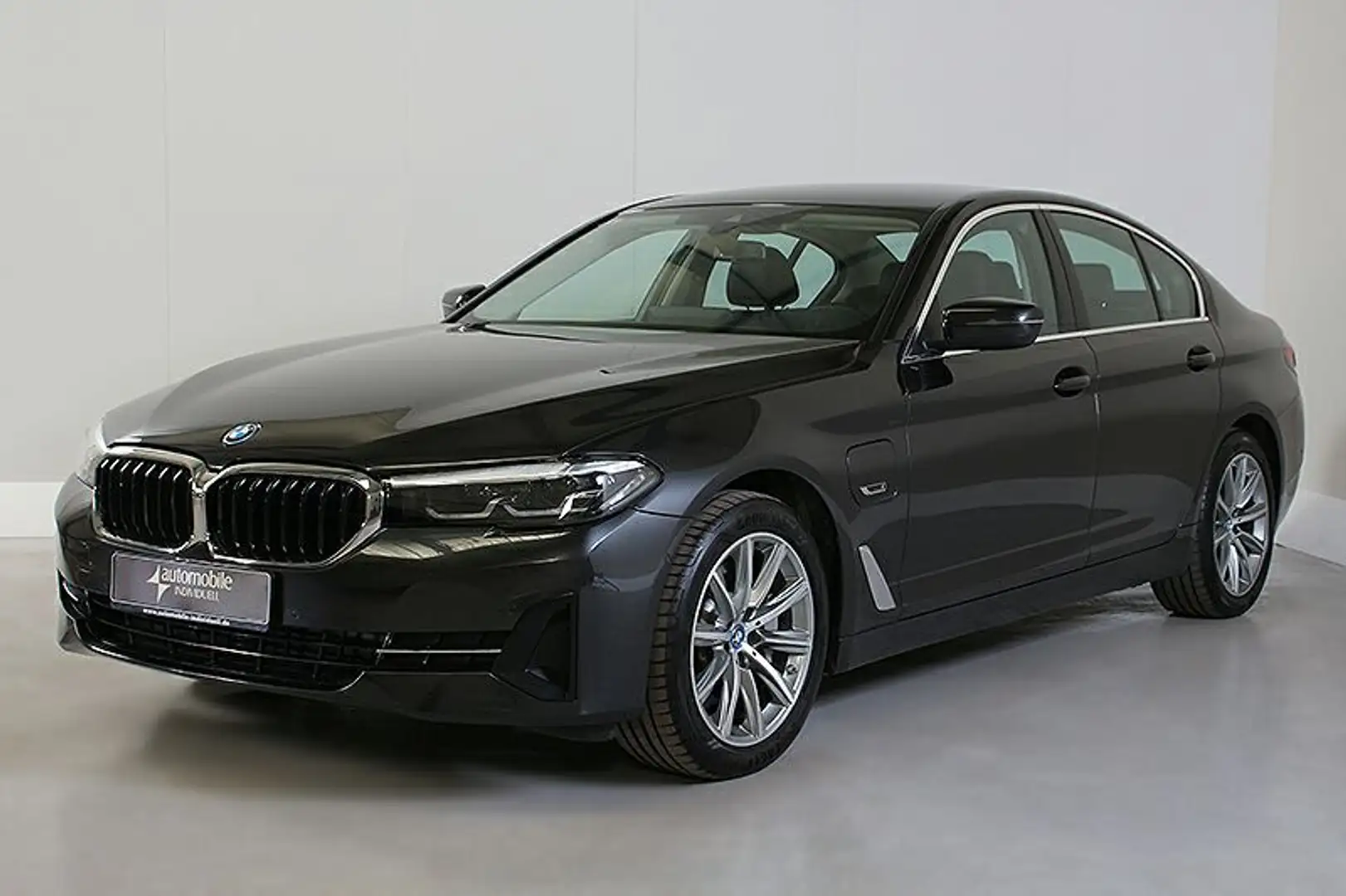 BMW 530 e Aut. HuD DAB LiveCockpit Kamera SitzheizDAB Grau - 2
