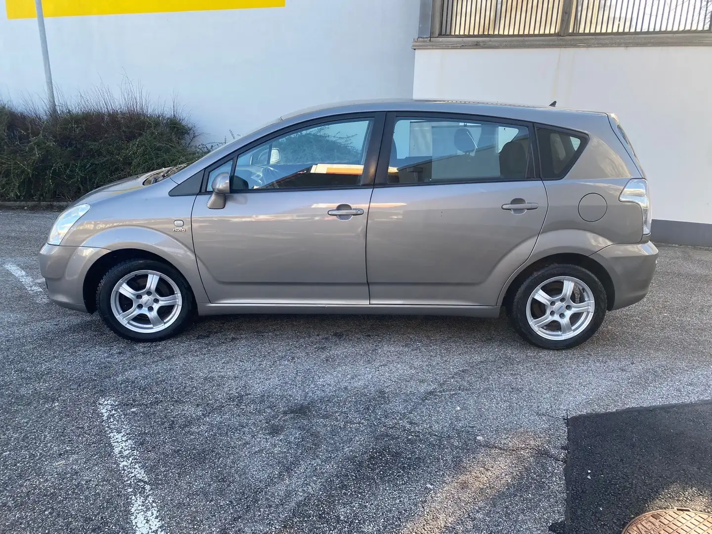 Toyota Corolla Verso 2,0 D-4D Linea Sol Ds. Maro - 2