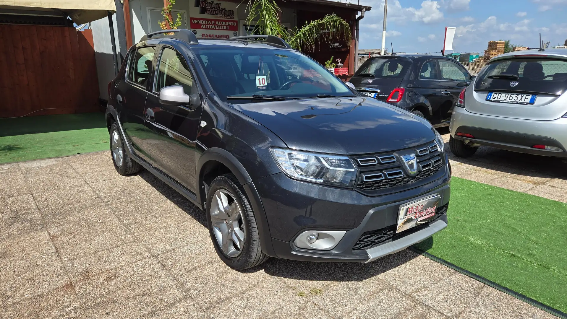 Dacia Sandero II 2018 Stepway 1.5 dci 90 CV Gris - 1