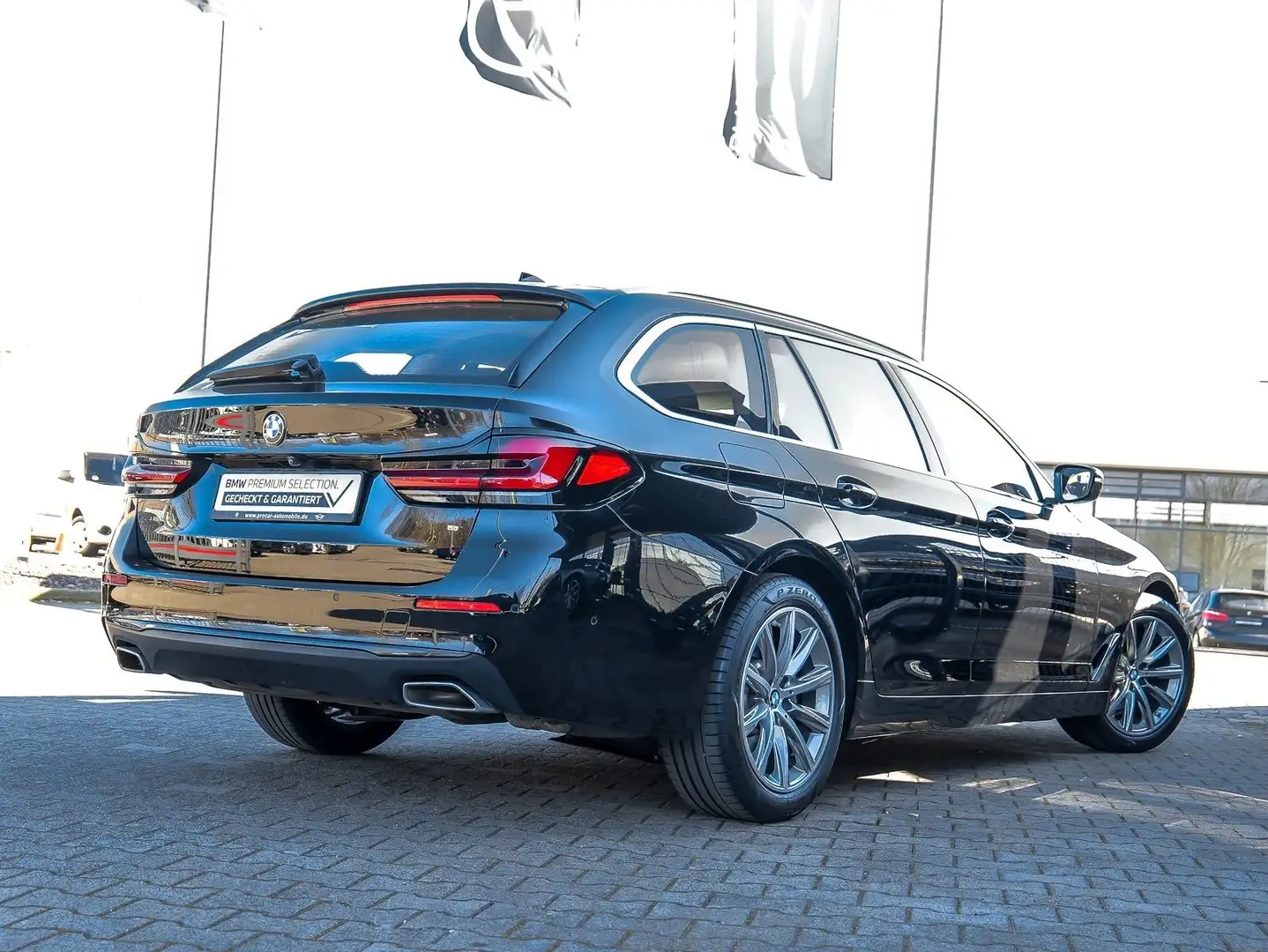 BMW 520 i Touring LC Prof. ACC HuD RFK DAB Schwarz - 2