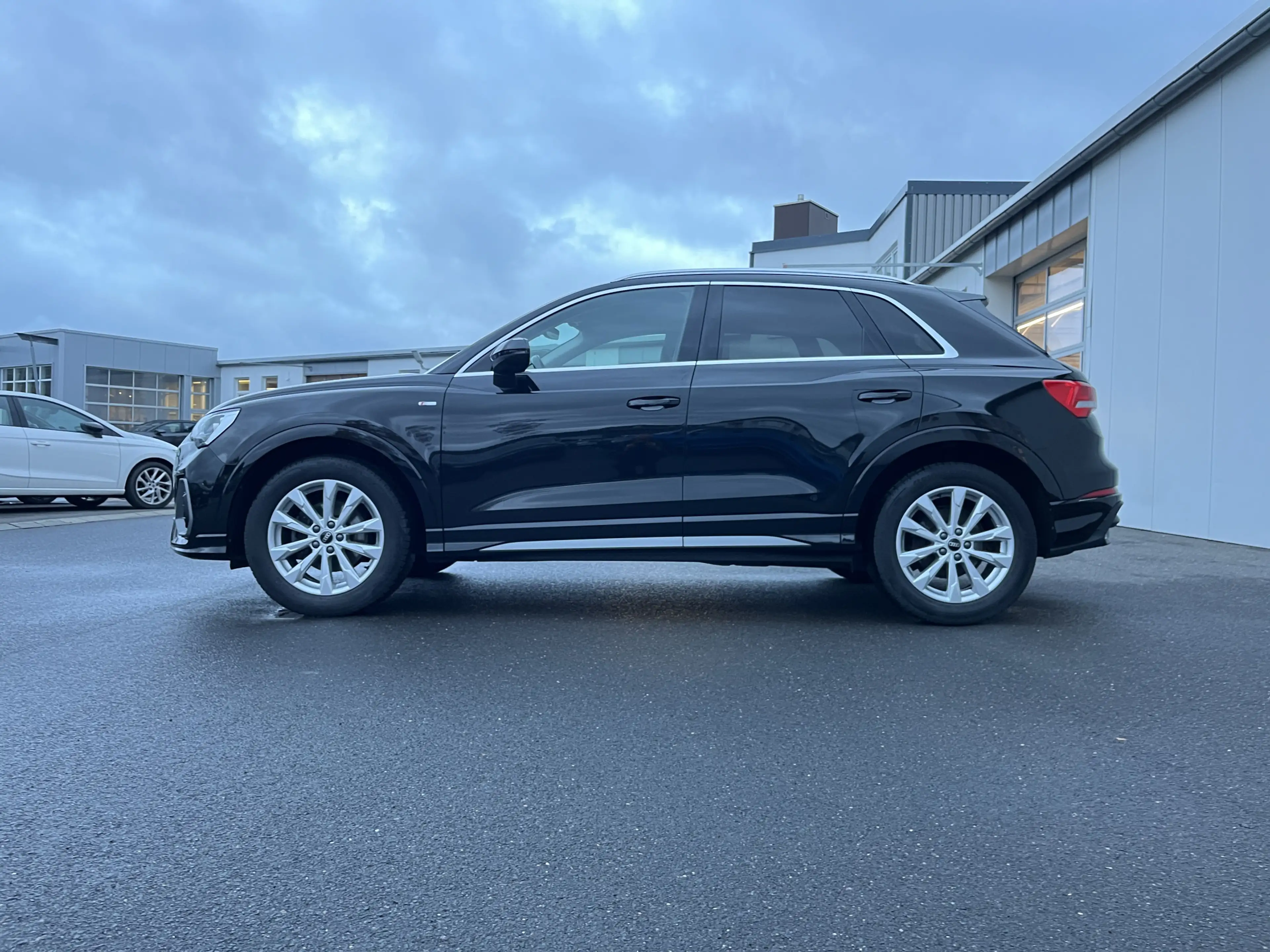 Audi Q3 35 2.0 TDI S line 150€ m.20% Anz. Navi LED PDC S — photo 2
