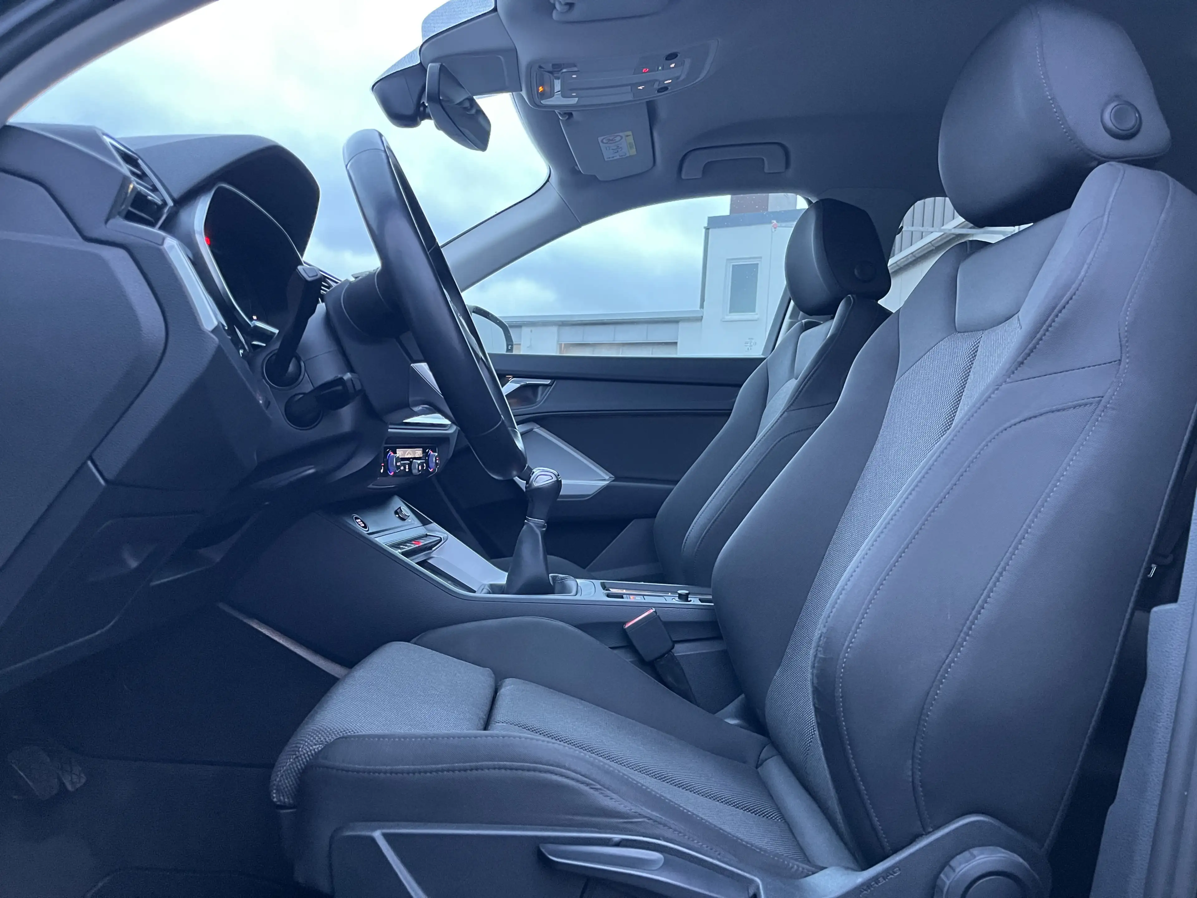 Audi Q3 35 2.0 TDI S line 150€ m.20% Anz. Navi LED PDC S — photo 13