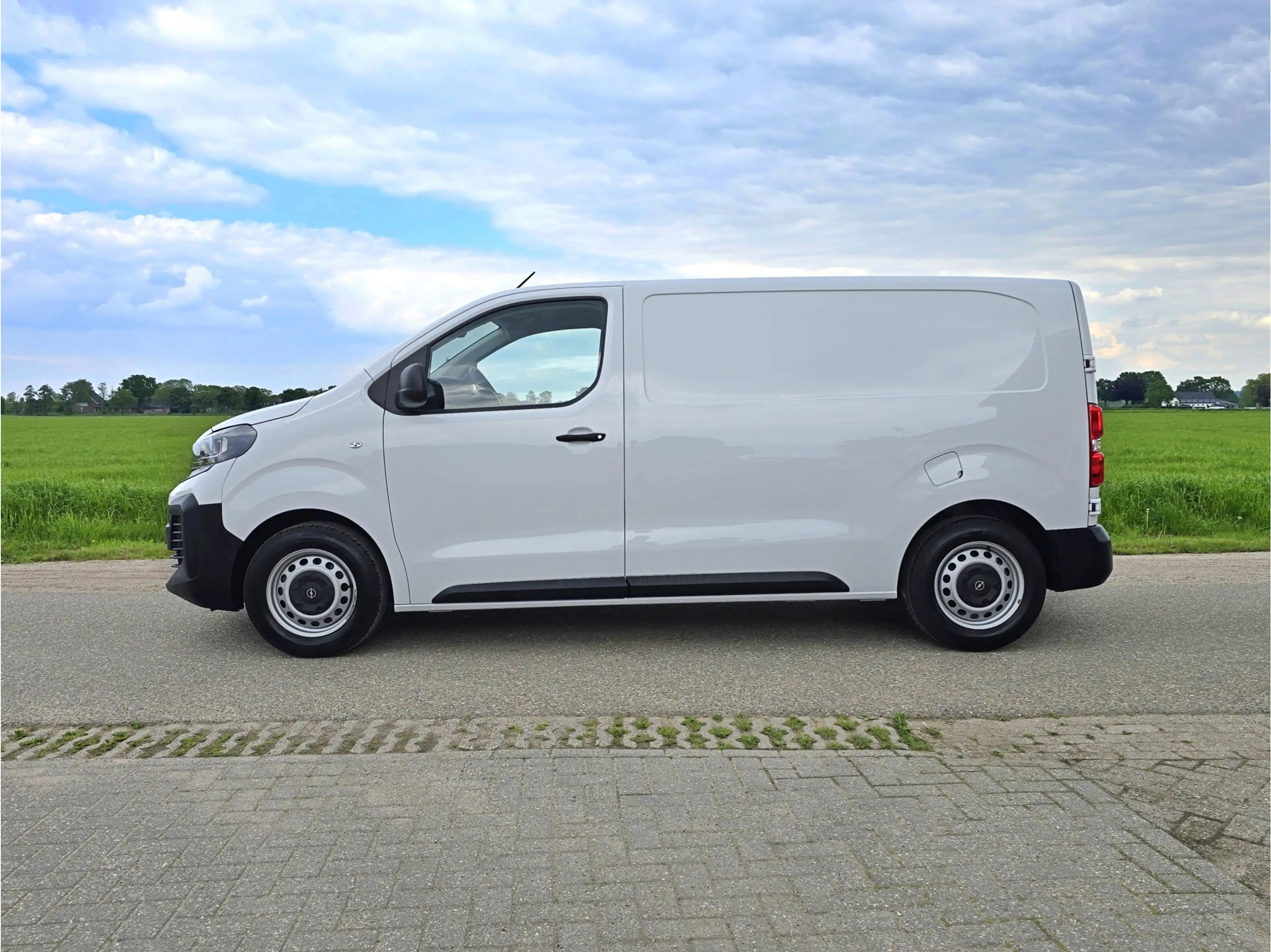 Opel Vivaro 1.5 CDTi S&S L2 H1 - 120 Pk - Euro 6 - Airco - Cru — photo 2