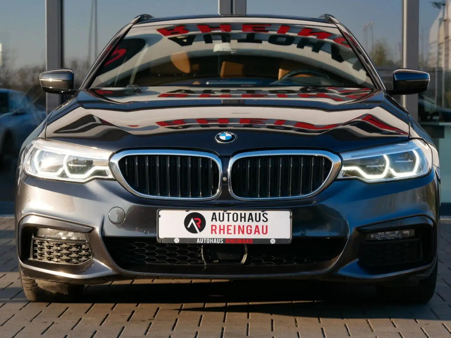 BMW 520 i M Sport PANO! AHK! M-SPORT! HEAD-UP! Grau - 1