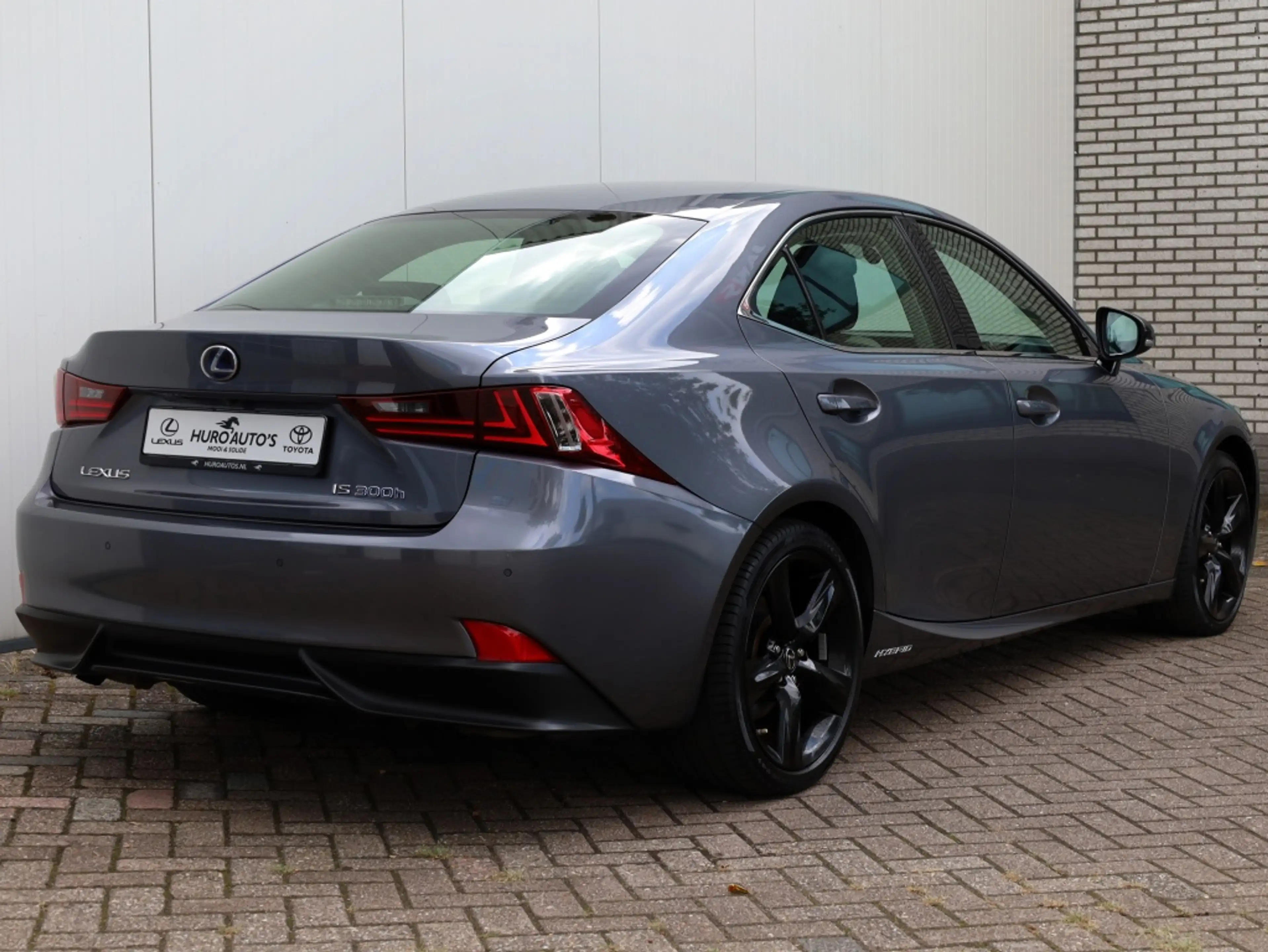 Lexus IS 300 300h Sport Edition | Stoelverwarming | Parkeersens — photo 32
