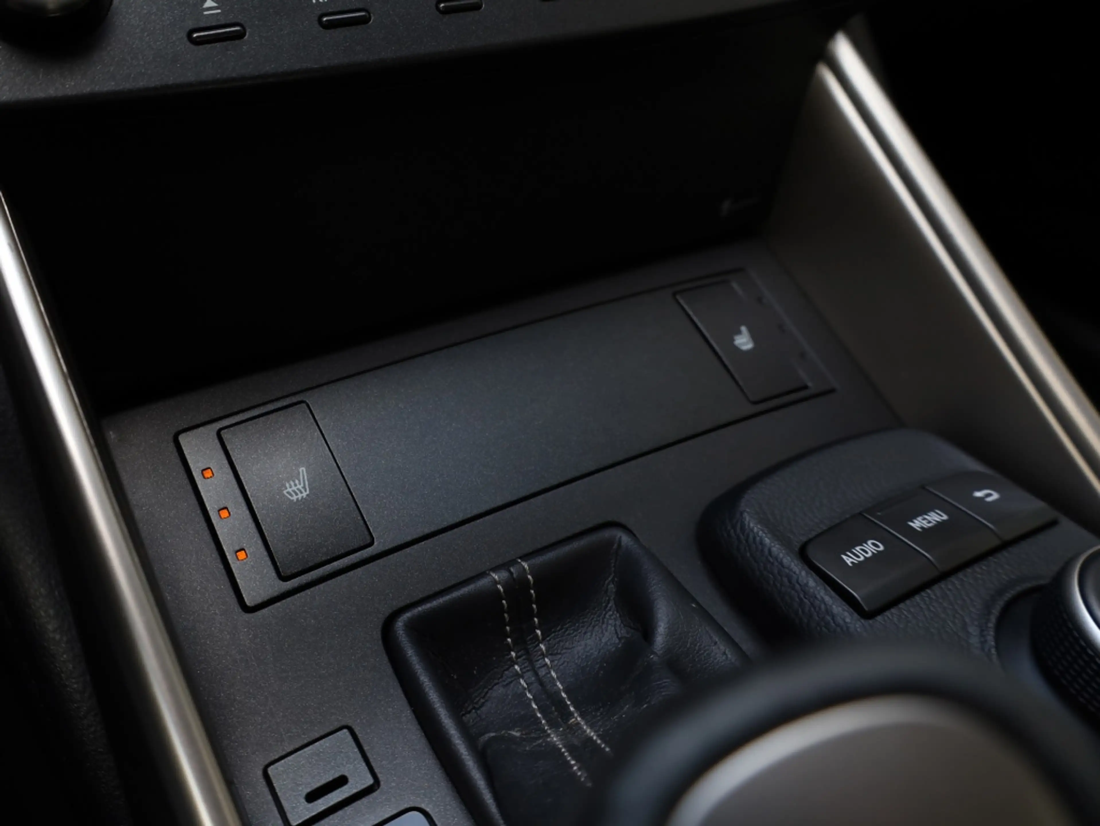 Lexus IS 300 300h Sport Edition | Stoelverwarming | Parkeersens — photo 25