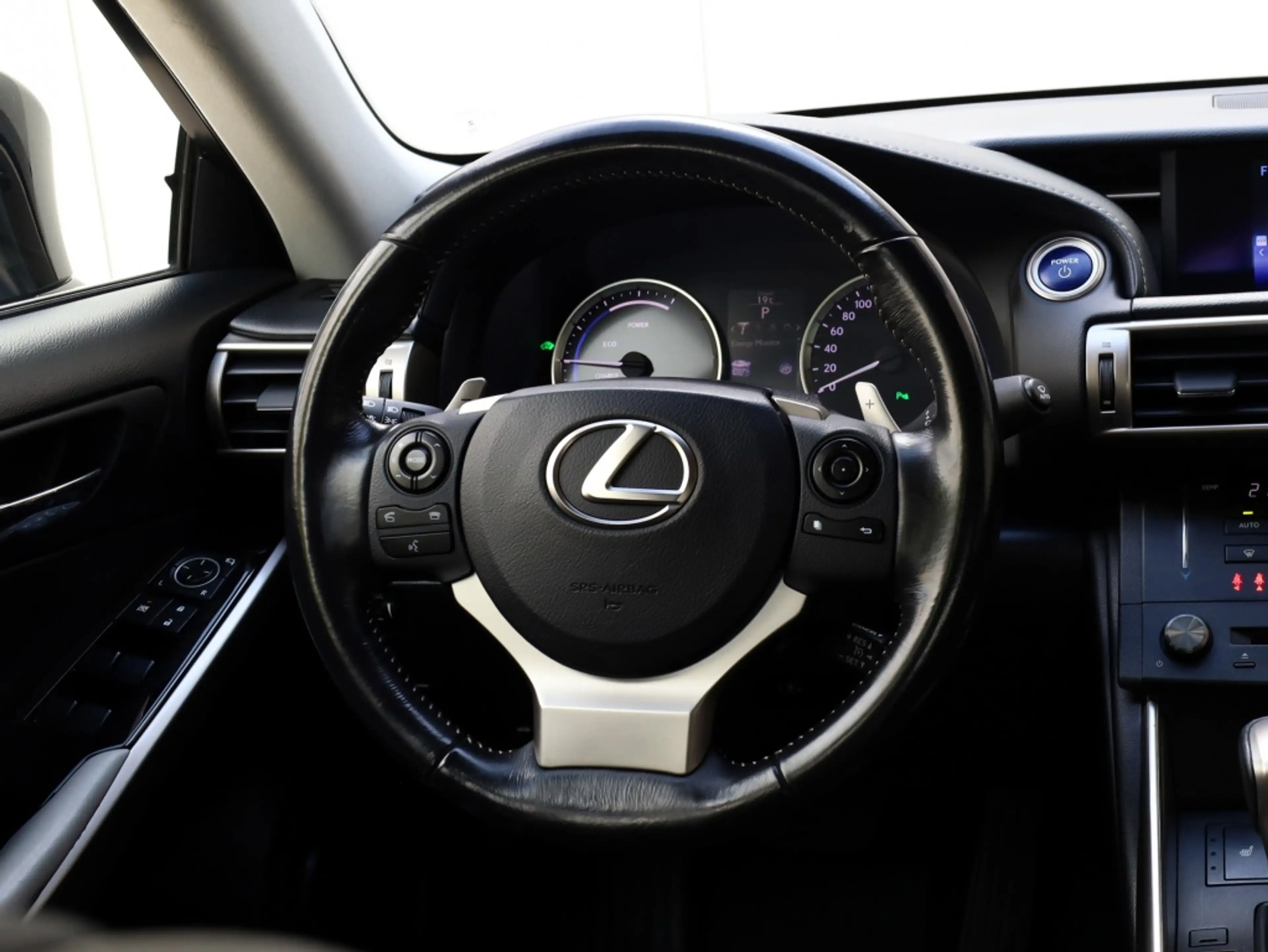 Lexus IS 300 300h Sport Edition | Stoelverwarming | Parkeersens — photo 17