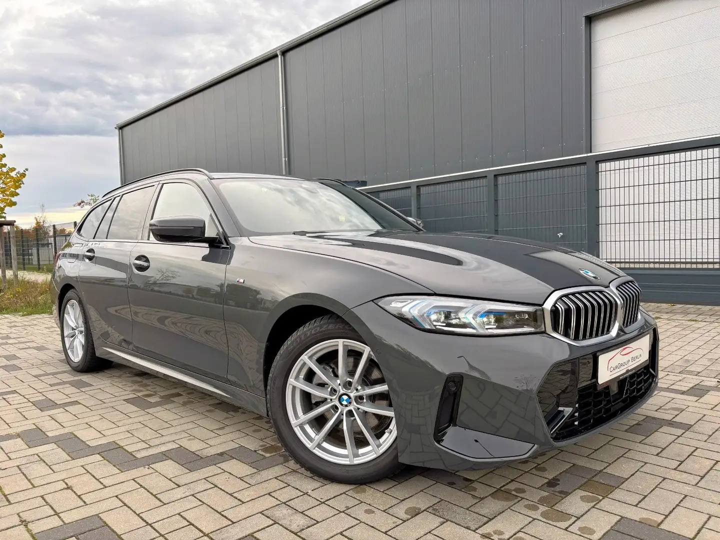 BMW 320 d Touring M Sport AHK DASS HUD 360° FACELIFT Grau - 1
