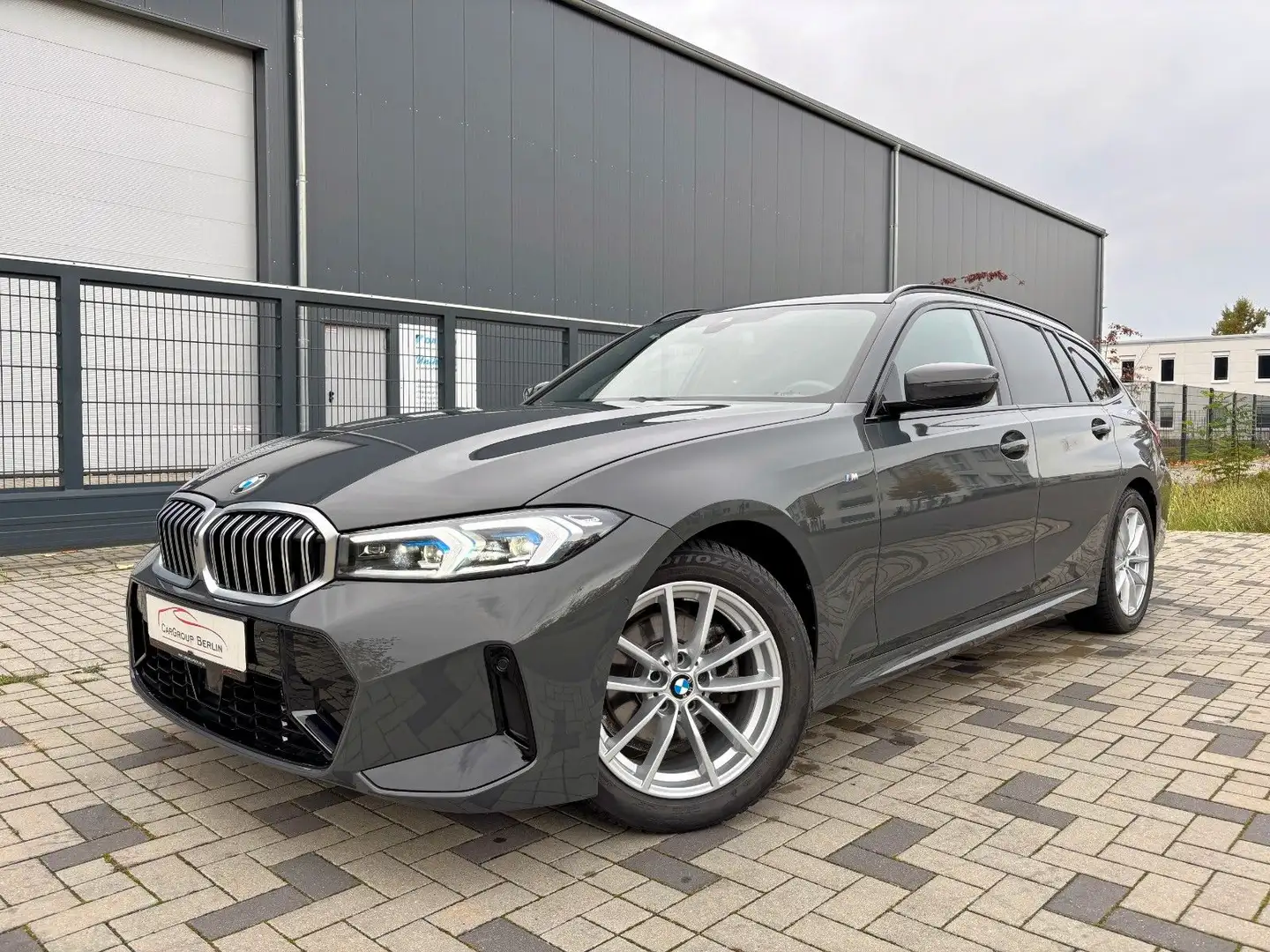 BMW 320 d Touring M Sport AHK DASS HUD 360° FACELIFT Grau - 2