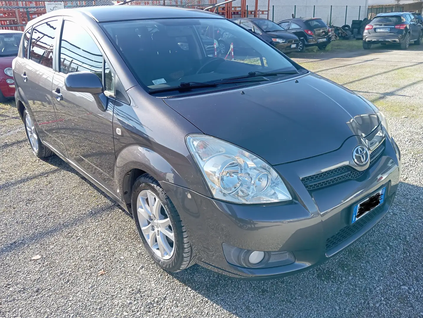 Toyota Corolla Verso 2.2  D4D Grigio - 1