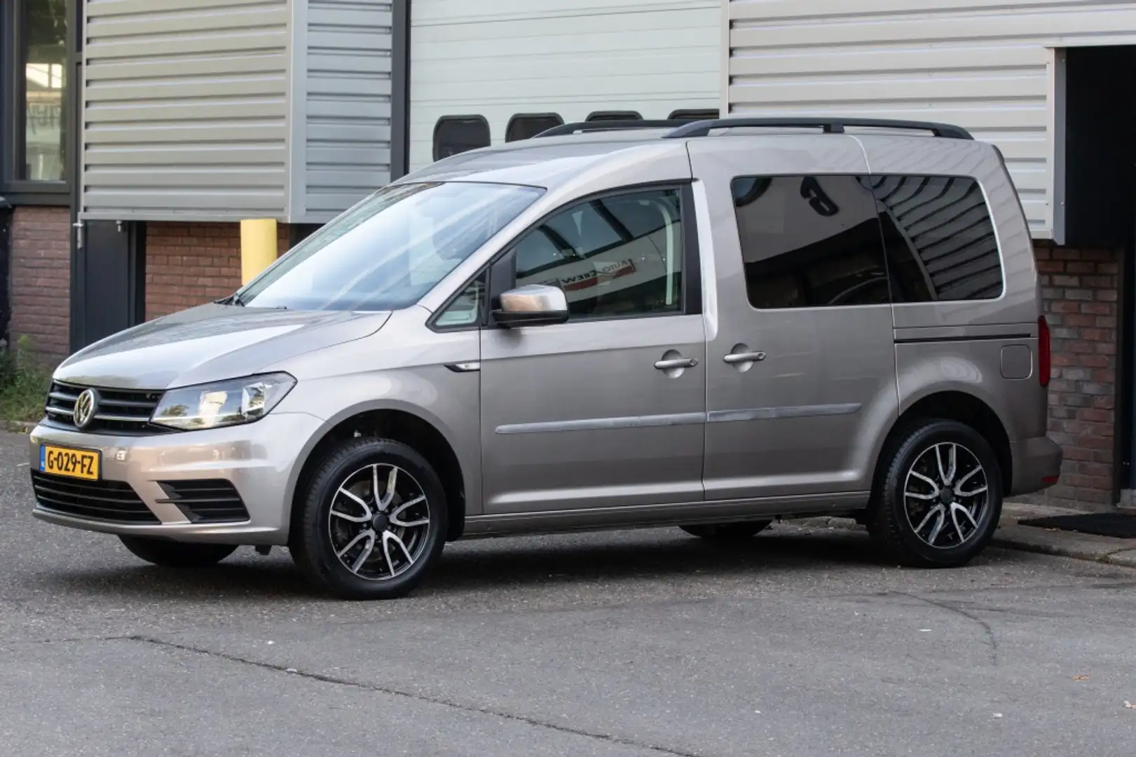 Volkswagen Caddy 1.4 TSI Trendline Grijs - 2