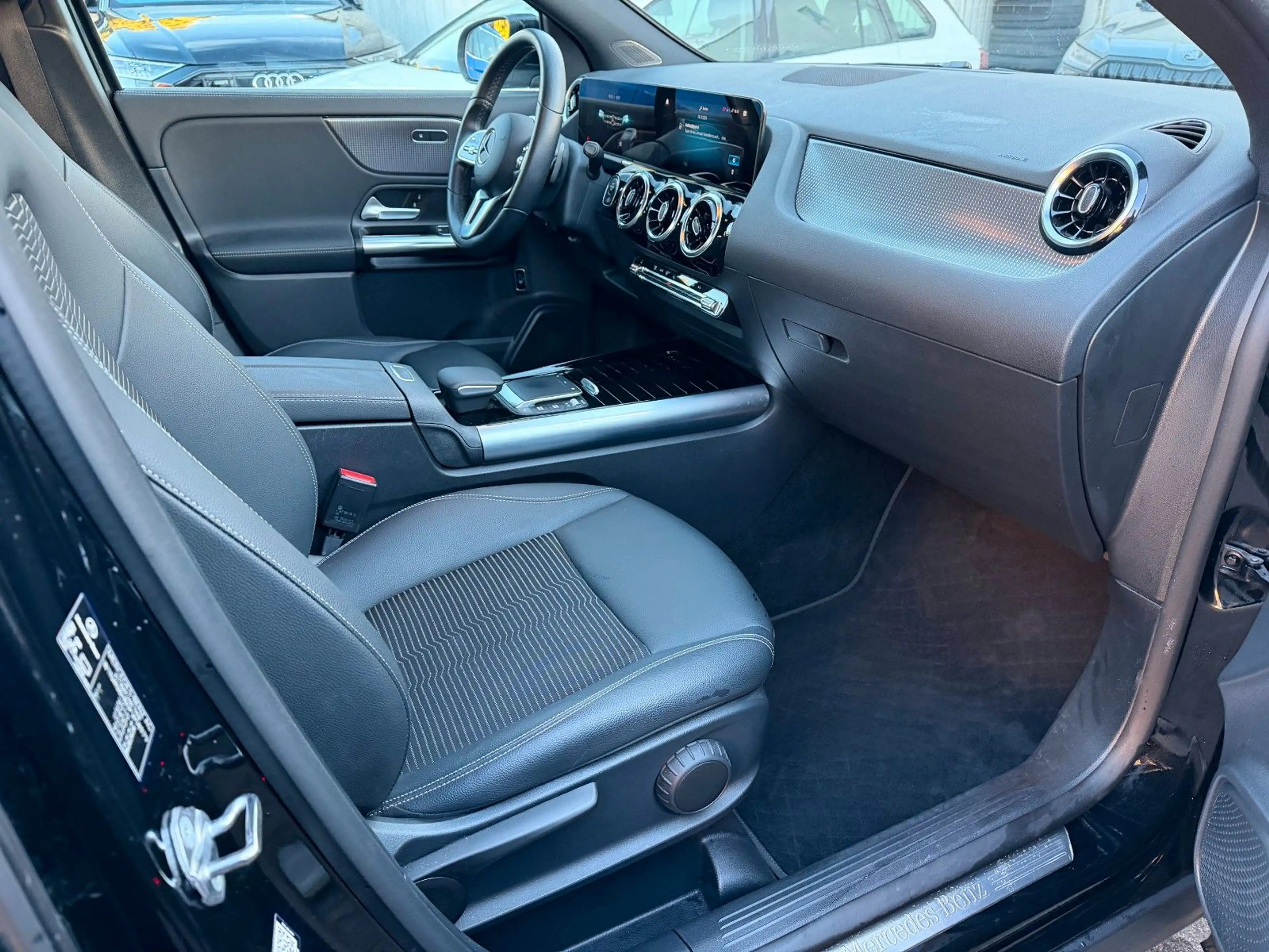 Mercedes-Benz GLA 200 — photo 10