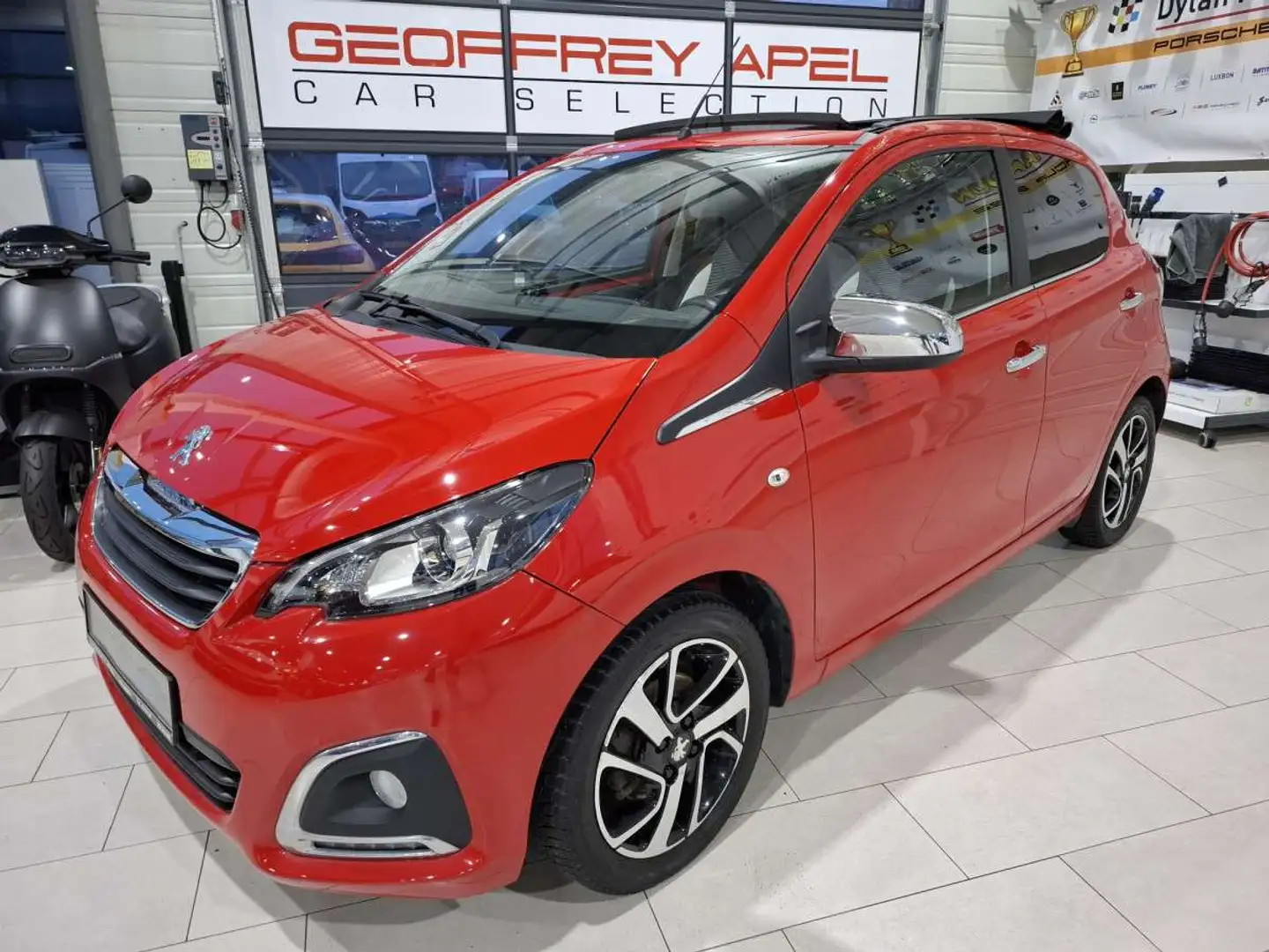 Peugeot 108 1.2I 82CV CABRIOLET, CLIMA, CAMERA, BLUETOOTH, ALU Rouge - 1