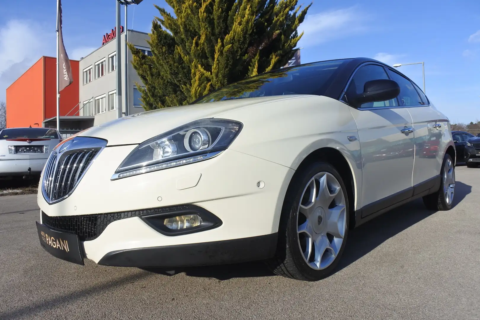 Lancia Delta Delta 1,6 Multijet Platino Automatik/VOLLVOLL Weiß - 1