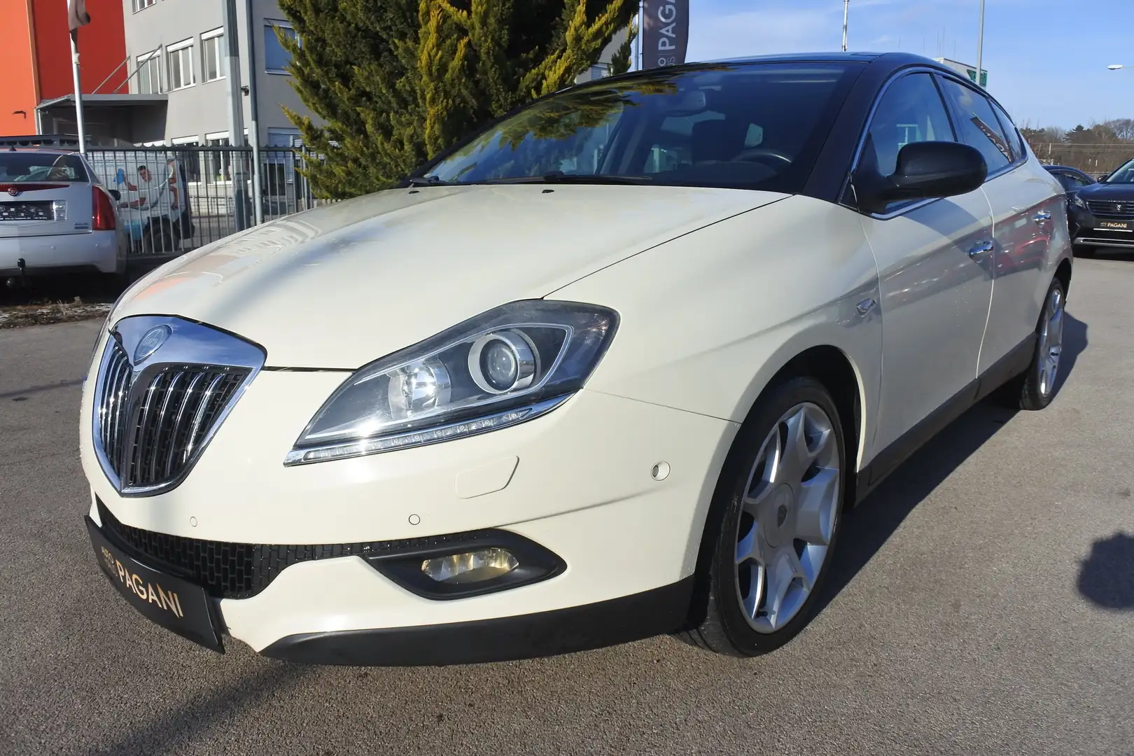 Lancia Delta Delta 1,6 Multijet Platino Automatik/VOLLVOLL Weiß - 2