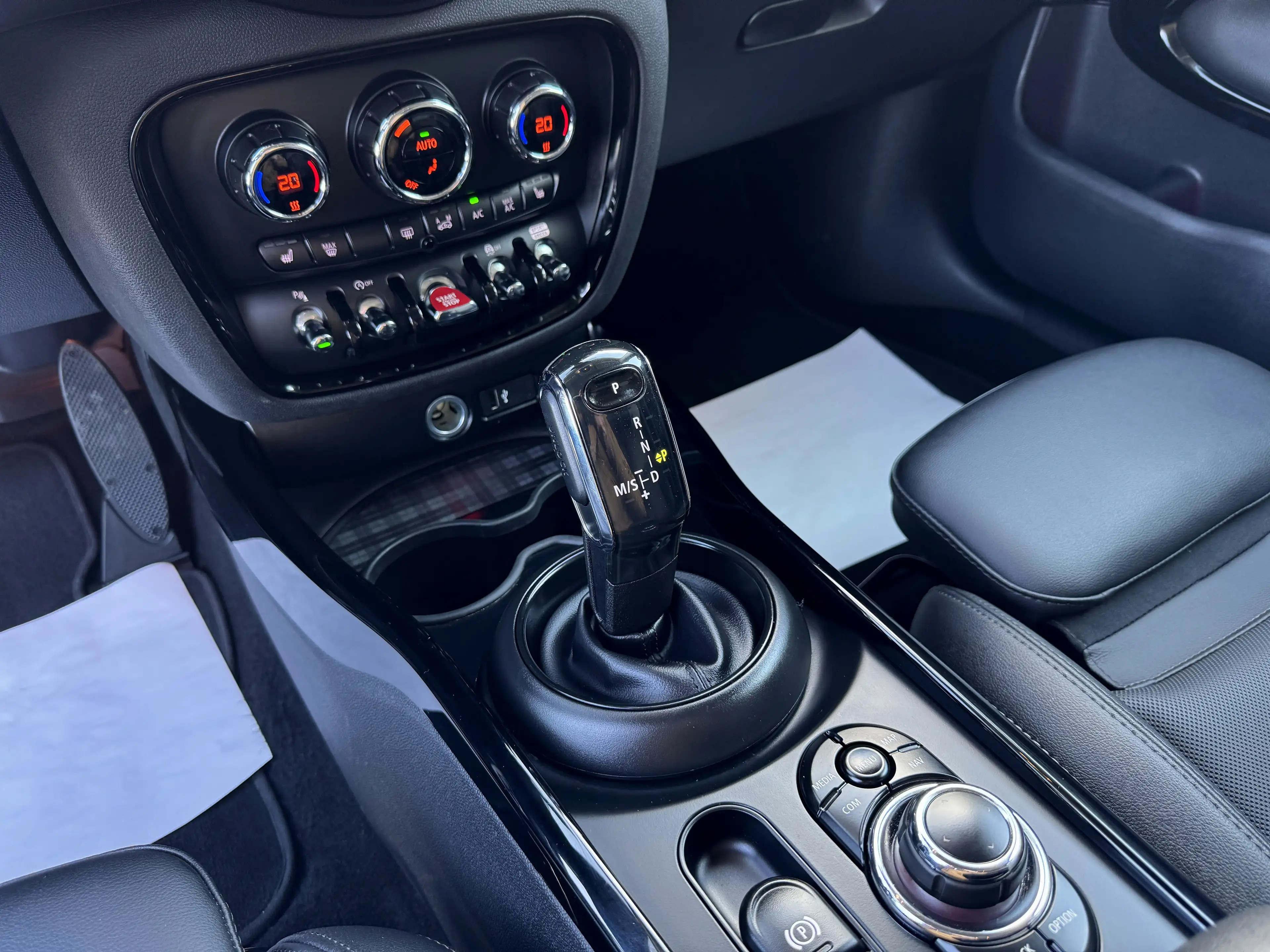MINI One D Clubman 1.5 DA /CUIR/CARPLAY/LED/XENON *12 MOIS GARANTIE** — photo 15