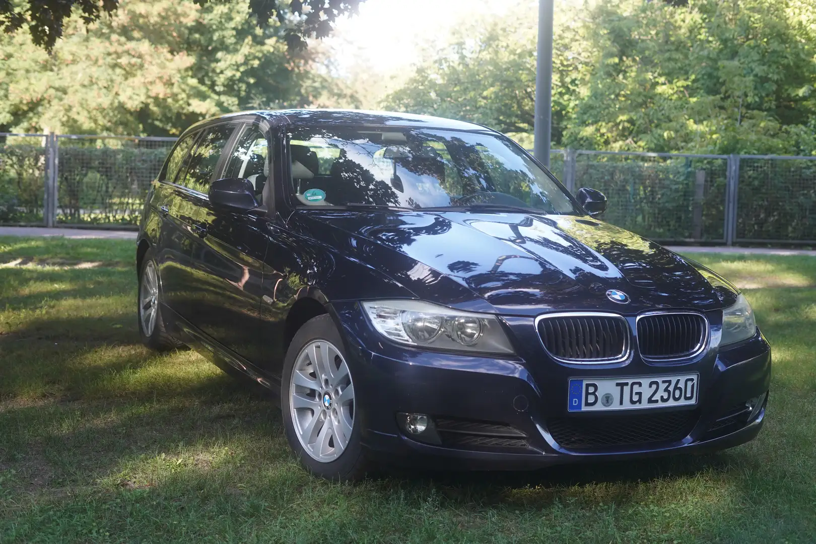 BMW 318 318d DPF Touring Aut. Modrá - 1